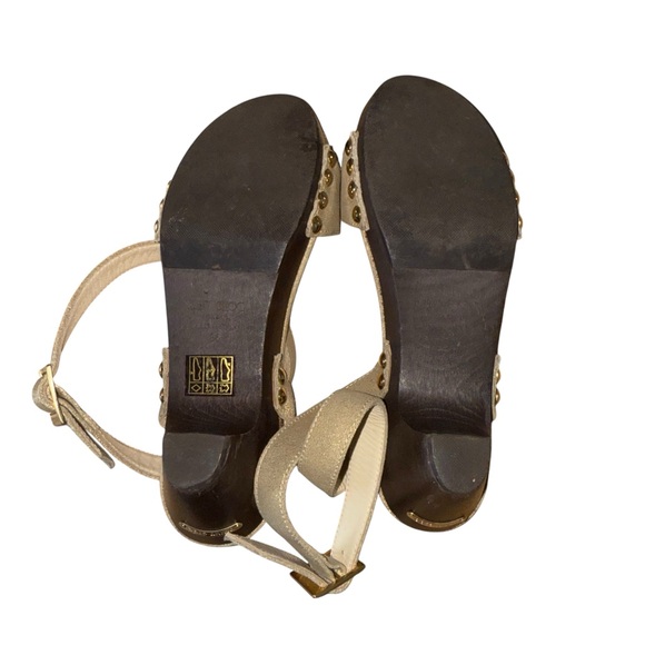 Jimmy Choo Cream and Gold Sandals with Chic Design - Picture 5 of 6